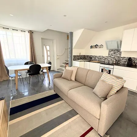 Holiday home Maison 5p - 5mn - Cour Privee - Climatisation