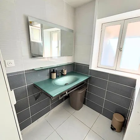 Holiday home Maison 5p - 5mn - Cour Privee - Climatisation